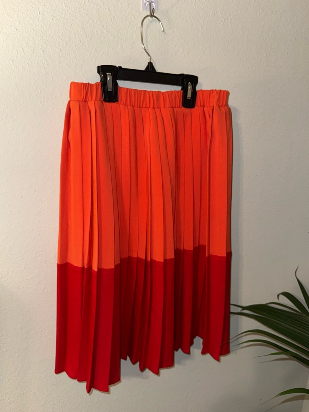 Colorblock Pleated Midi Skirt in Orange and Red